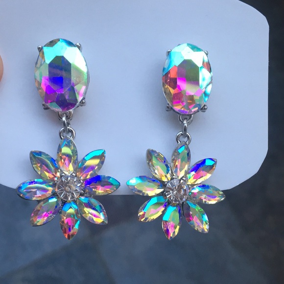 Stunning Aurora Borealis Crystal Statement Earrings - Picture 16 of 17